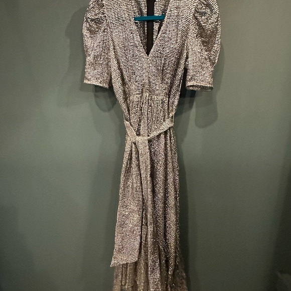 Hunter Bell Rebekah dress in metallic silver with puff sleeves and sash - Picture 2 of 3